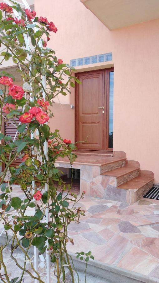 The Roses Garden Bed & Breakfast La Maddalena  Bagian luar foto