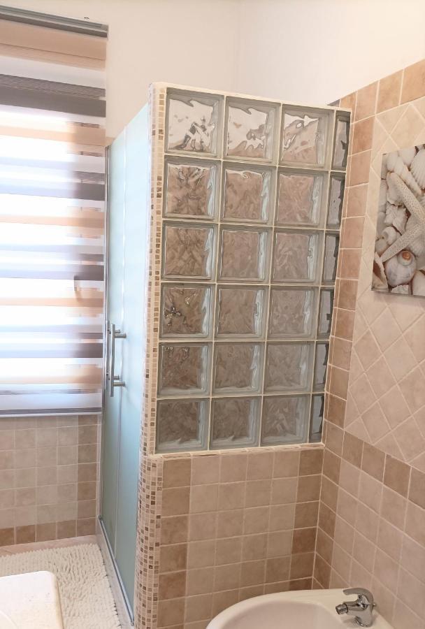 The Roses Garden Bed & Breakfast La Maddalena  Bagian luar foto
